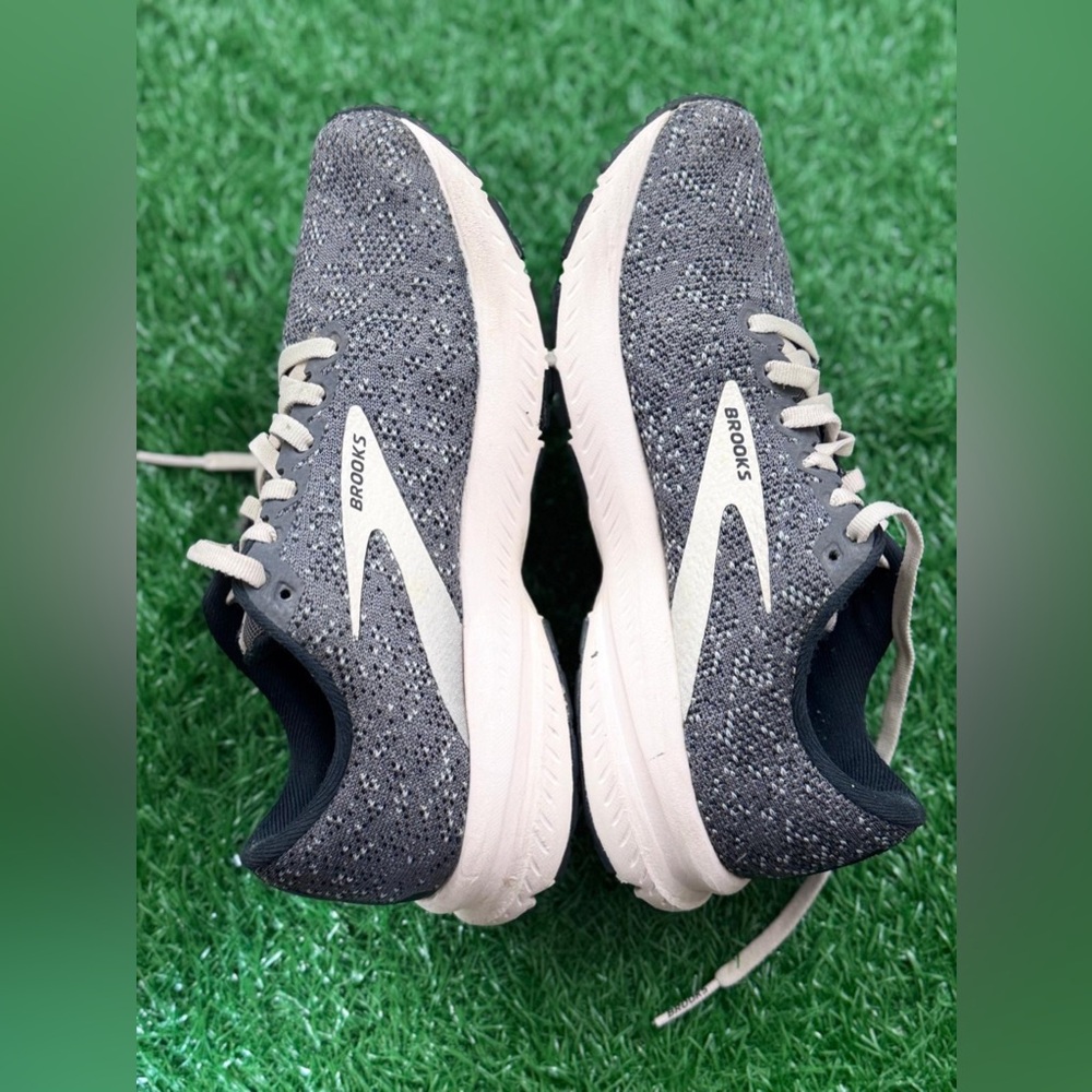 Brooks Women's Launch 7 Running Athletic Shoes Gray Pink Women’s Size 6.5